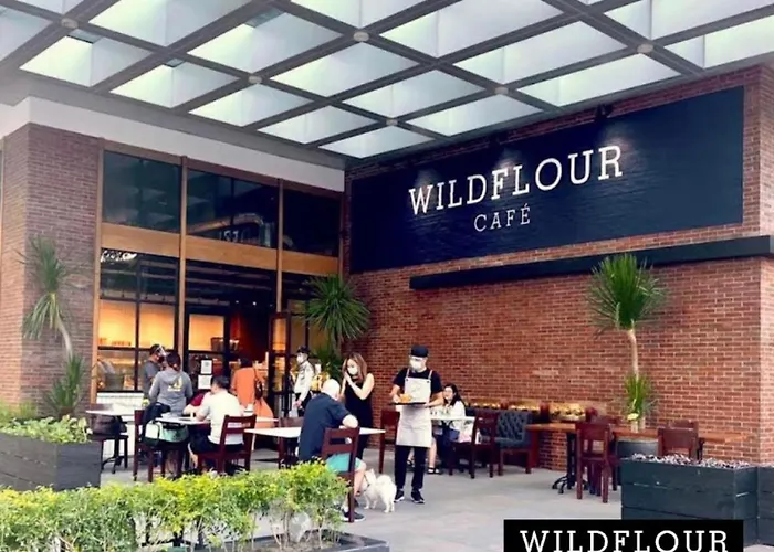 Cozy Place Across Mitsukoshi Mall Manila